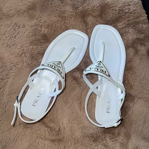Prada - Patent leather thong sandals in white - Picture 5 of 8